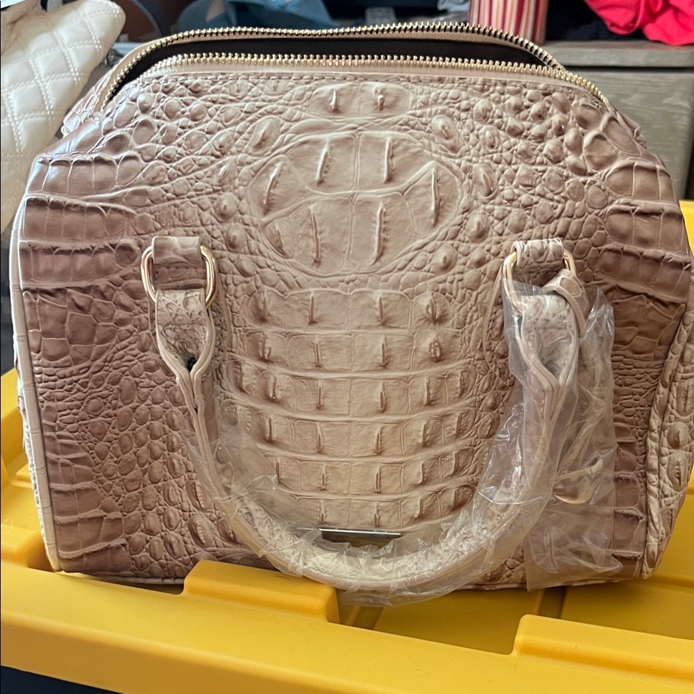 Elegant Crocodile-Embossed Tan Handbag